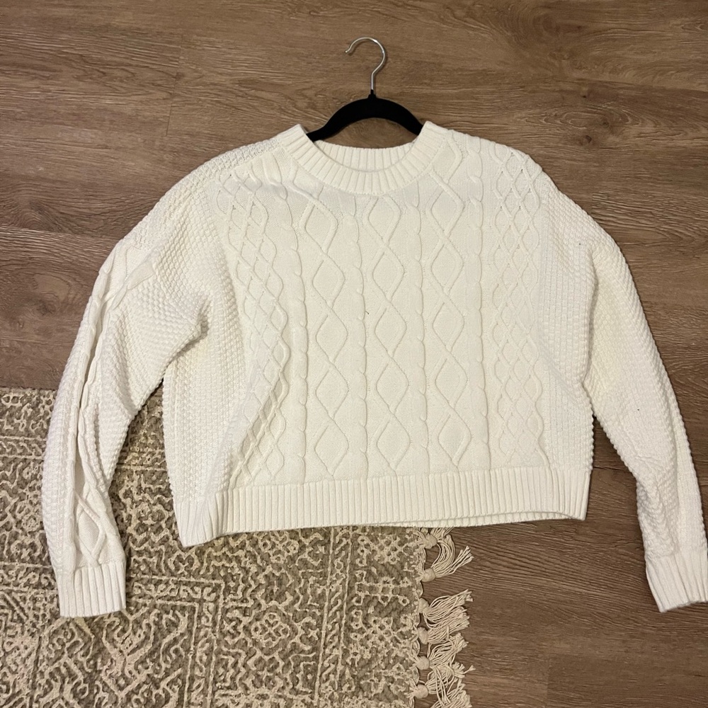 Hollister Cream Cable Knit Pullover Sweater